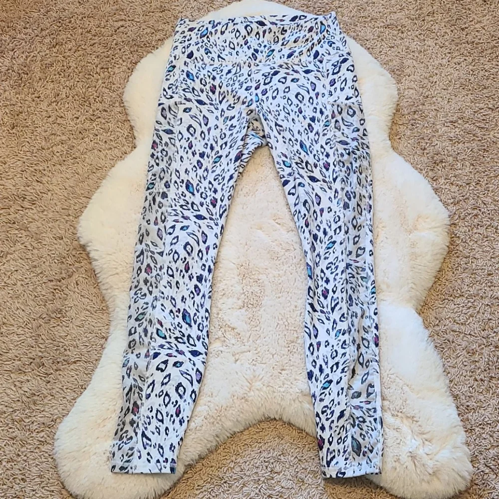 Fabletics White Leopard Set Medium - Picture 6 of 9